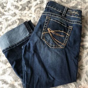 Like new Silver Suki Capri 33